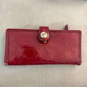 🔥5 for $25🔥 coach maroon patent embossed c snap close wallet